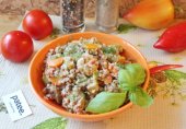 Гречка с фрикадельками и овощами
