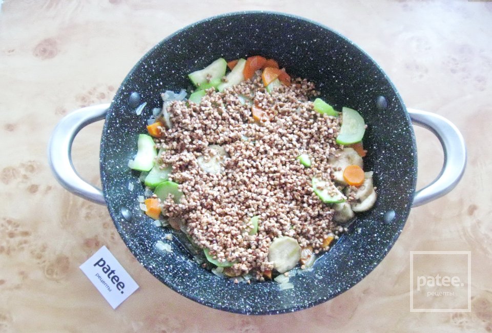 Гречка с фрикадельками и овощами - Шаг 9