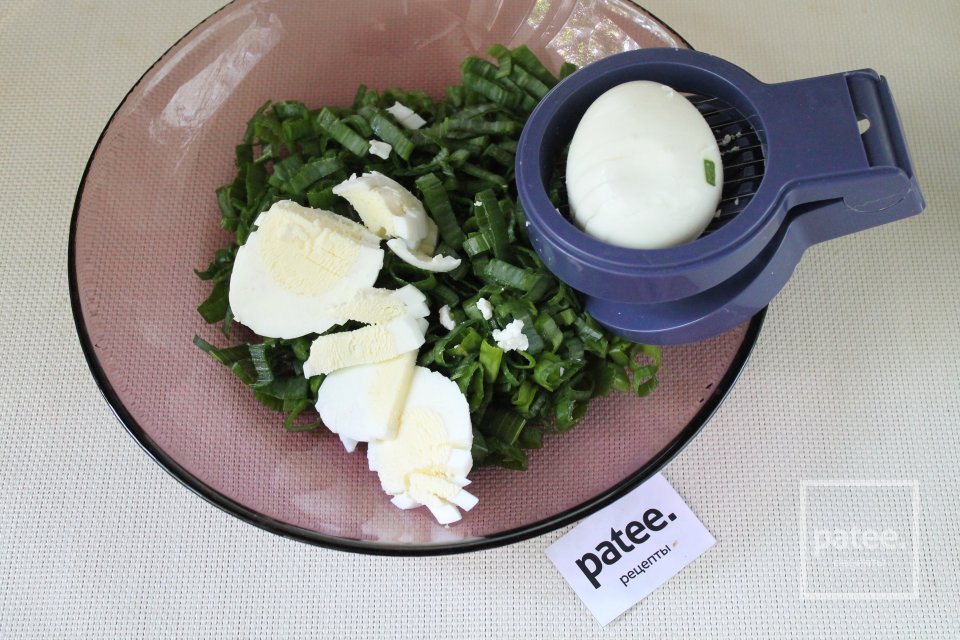 Блины, фаршированные луком, творогом и яйцом - Шаг 9