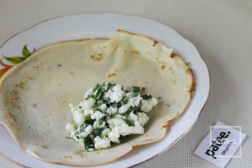 Блины, фаршированные луком, творогом и яйцом - Шаг 14