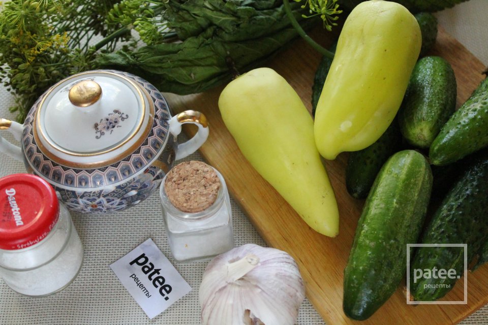 Огурцы, маринованные с лимонной кислотой и сладким перцем - Шаг 1
