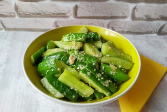 Интересная закуска из обычных огурцов быстрого приготовления!