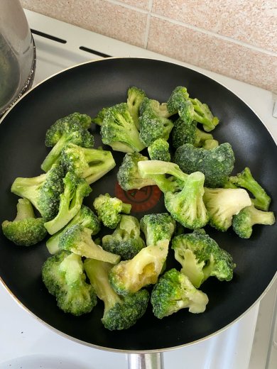 Жареное брокколи - Шаг 1
