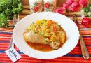 Курица с овощами тушеная в сковороде