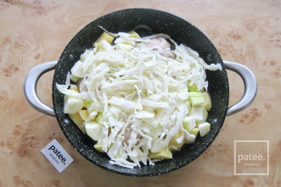 Курица с овощами тушеная в сковороде - Шаг 8