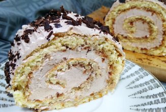 Бисквитный рулет с масляным кремом