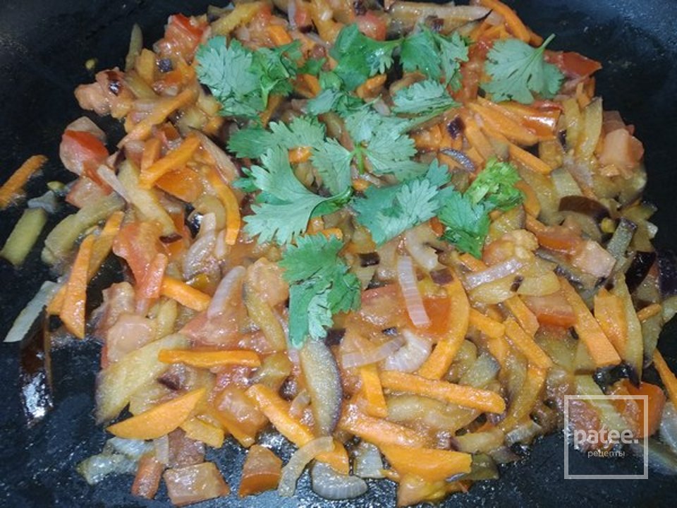 Цельнозерновая паста PENNE RIGATE INTEGRALE с баклажаном, маслинами и кинзой - Шаг 3