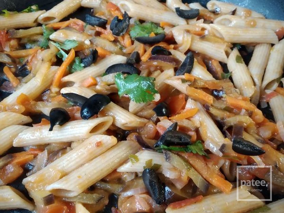 Цельнозерновая паста PENNE RIGATE INTEGRALE с баклажаном, маслинами и кинзой - Шаг 4