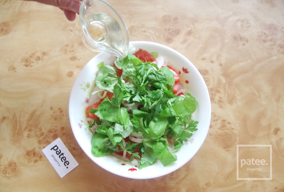 Салат с помидорами, белым луком и базиликом - Шаг 6