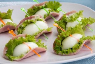 Закуска с яйцом и ветчиной