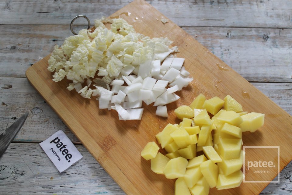 Щи с пекинской капустой и мясными фрикадельками - Шаг 6