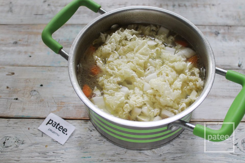 Щи с пекинской капустой и мясными фрикадельками - Шаг 15