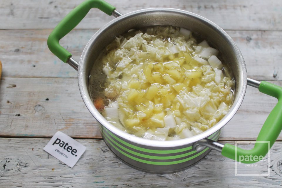 Щи с пекинской капустой и мясными фрикадельками - Шаг 16