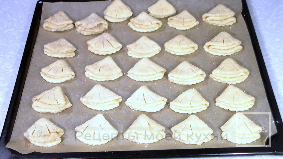 ТВОРОЖНОЕ  ПЕЧЕНЬЕ « УШКИ » - Шаг 7