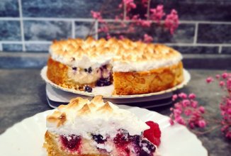 Творожный пирог с ягодами