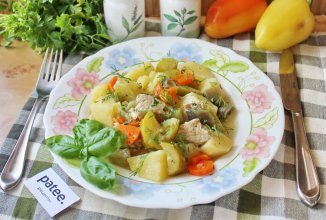 Свинина тушеная с овощами