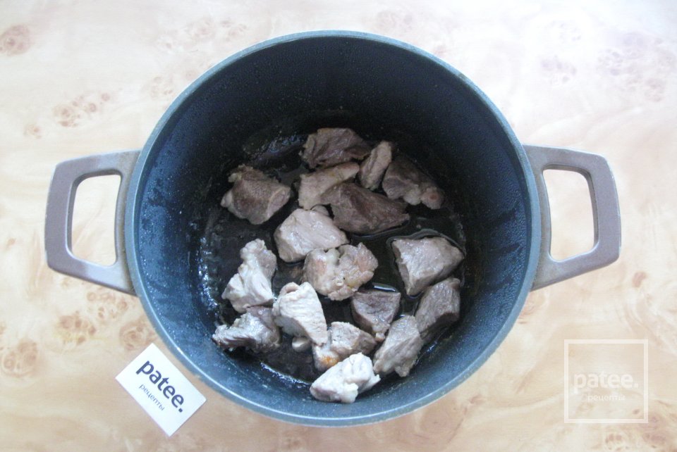 Свинина тушеная с овощами - Шаг 3