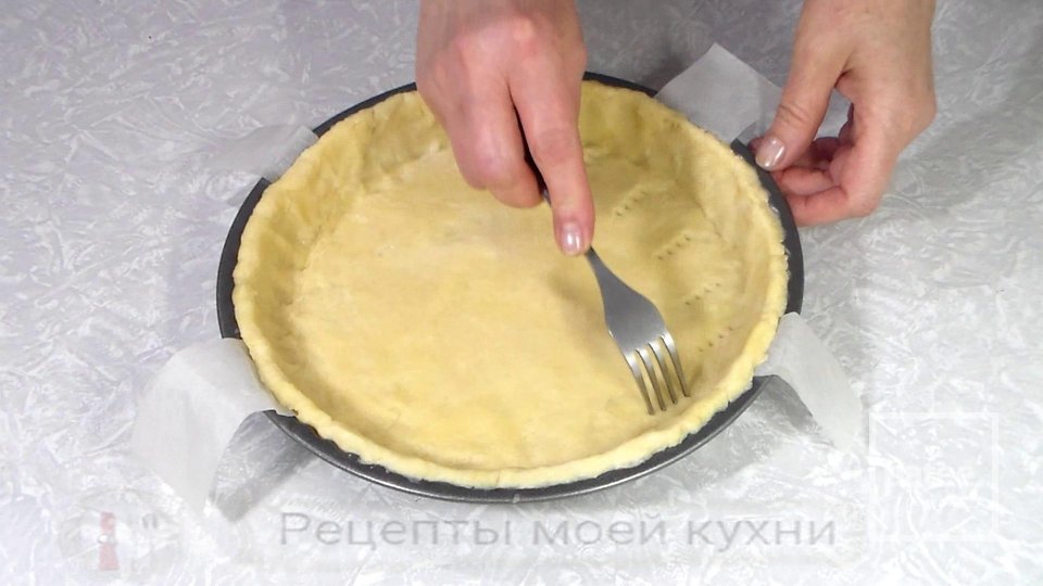 Заливной клубничный пирог с йогуртовой заливкой - Шаг 5