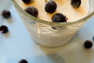 Творожный десерт с семенами чиа