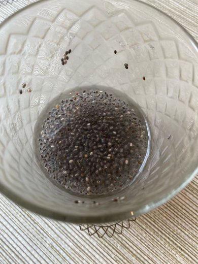 Творожный десерт с семенами чиа - Шаг 1