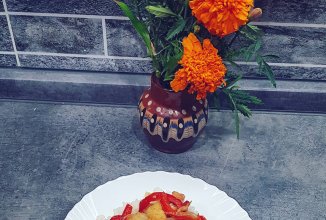 Рис с поджаркой из ветчины и овощей