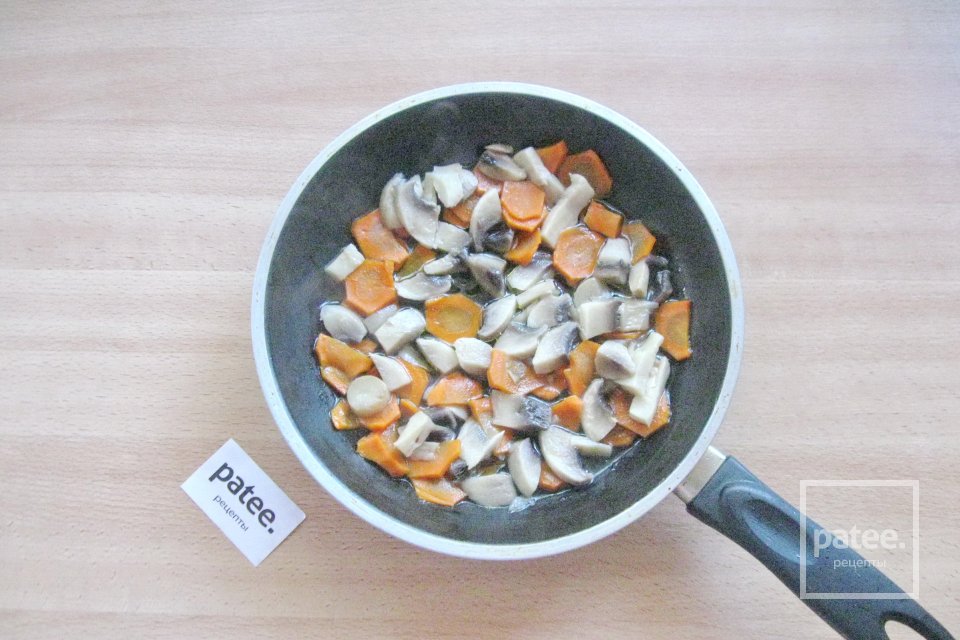 Котлеты в грибном соусе - Шаг 10