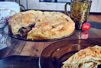 Слоеный пирог с курицей и грибами