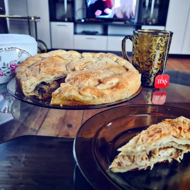 Слоеный пирог с курицей и грибами
