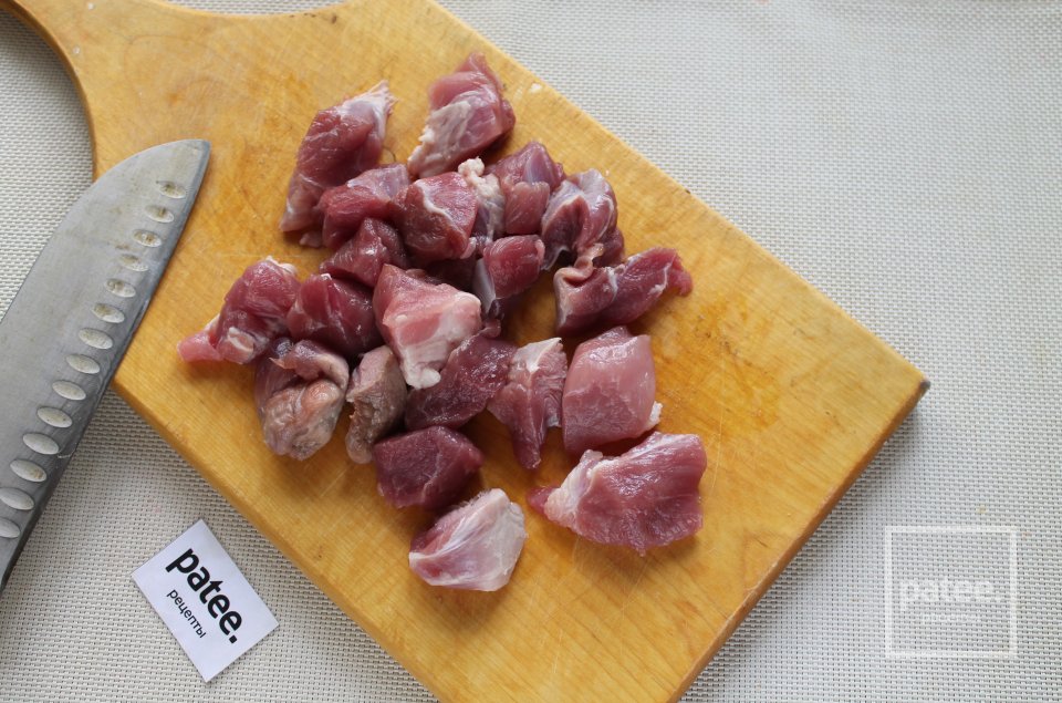 Пилав с белыми грибами и свининой на сковороде - Шаг 3