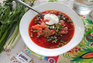 Борщ с говядиной на косточке и фасолью