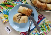 Блины, фаршированные курицей и зелёным луком