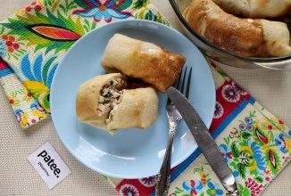 Блины, фаршированные курицей и зелёным луком