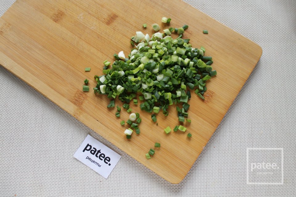 Блины, фаршированные курицей и зелёным луком - Шаг 3