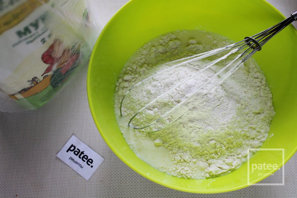 Блины, фаршированные курицей и зелёным луком - Шаг 9