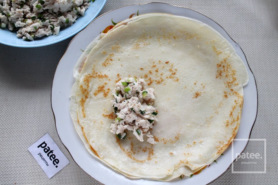 Блины, фаршированные курицей и зелёным луком - Шаг 15