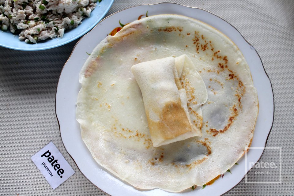 Блины, фаршированные курицей и зелёным луком - Шаг 16