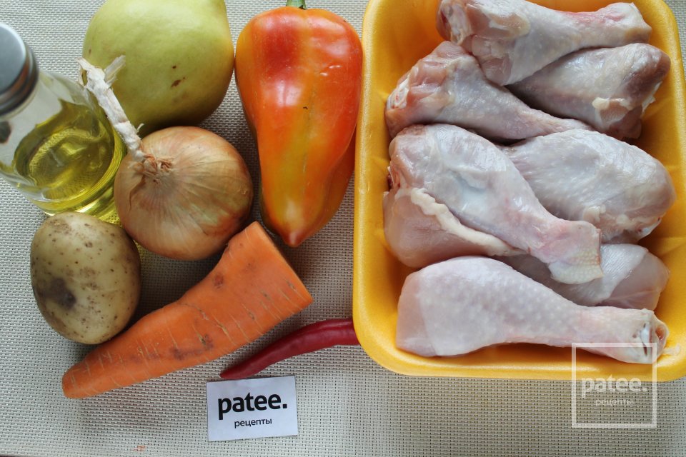 Жаркое из куриных голеней в духовке с овощами и айвой - Шаг 1