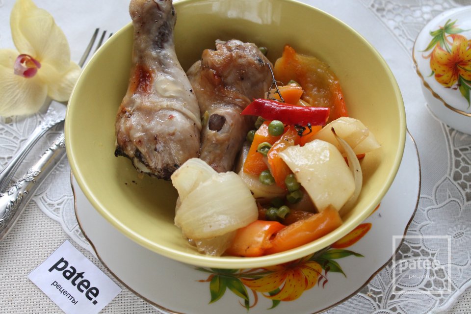 Жаркое из куриных голеней в духовке с овощами и айвой - Шаг 16