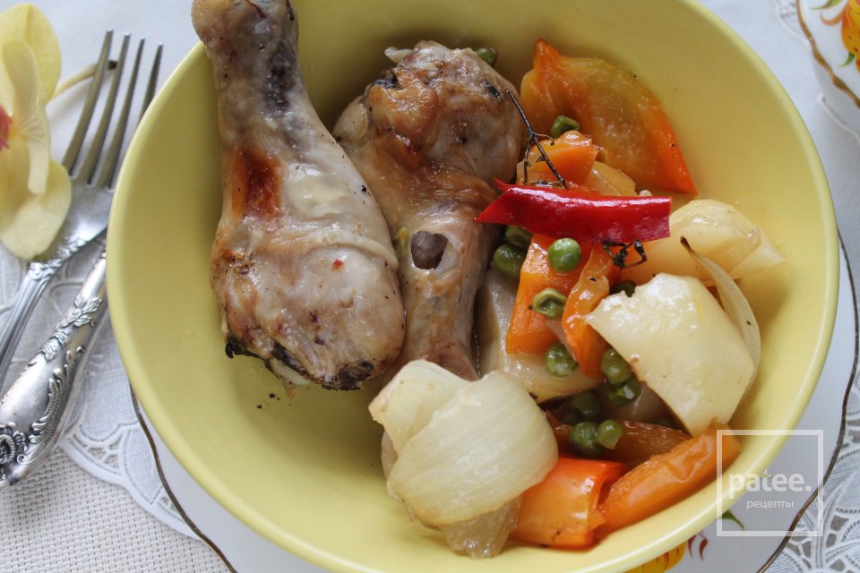 Жаркое из куриных голеней в духовке с овощами и айвой - Шаг 17