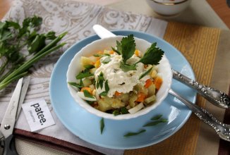 Оливье с говядиной и замороженным зелёным горошком