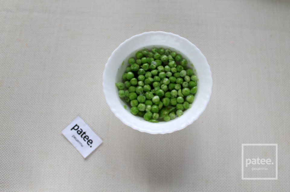 Оливье с говядиной и замороженным зелёным горошком - Шаг 2