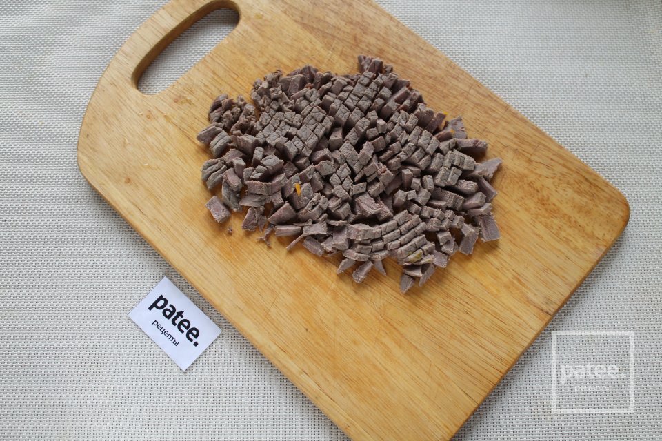 Оливье с говядиной и замороженным зелёным горошком - Шаг 4