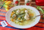 Куриный суп с фрикадельками и шпинатом