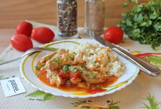 Гуляш из свинины с помидорами