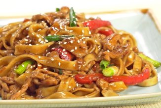 Удон с курицей и грибами ❤️