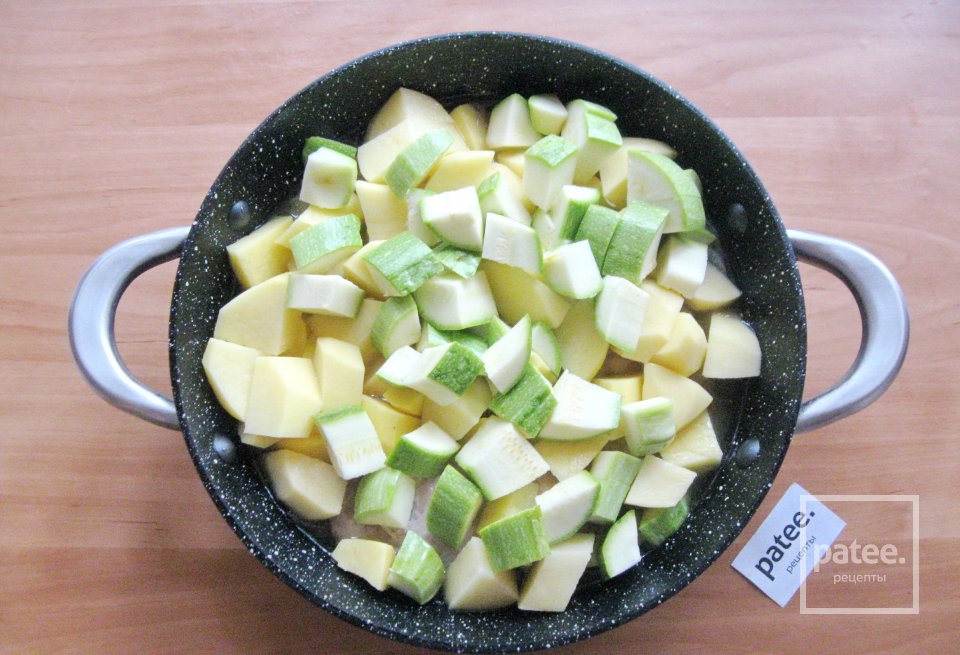 Жаркое из курицы с картофелем и кабачком - Шаг 7