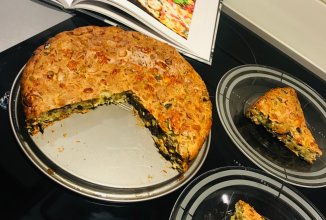 Пирог с курицей, грибами и сыром