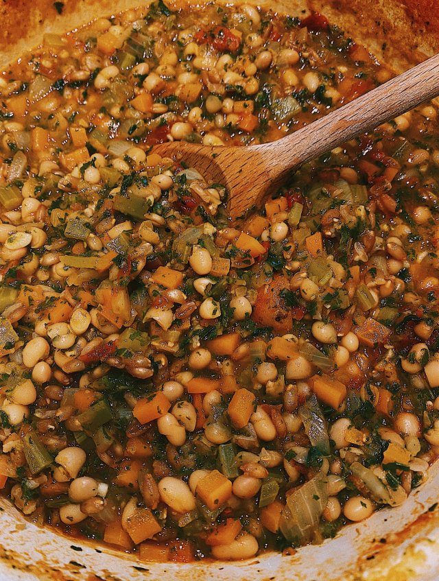 Тосканский суп-рагу из белой фасоли, кейла и полбы🍲