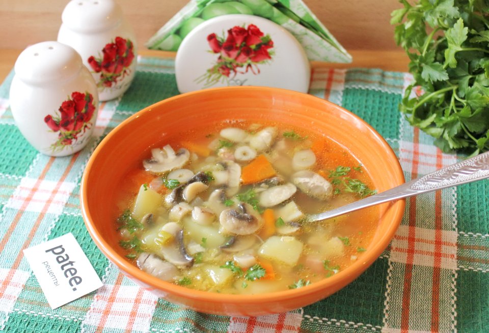 Суп с желтой чечевицей и грибами