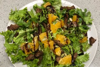 Салат с говядиной и апельсином